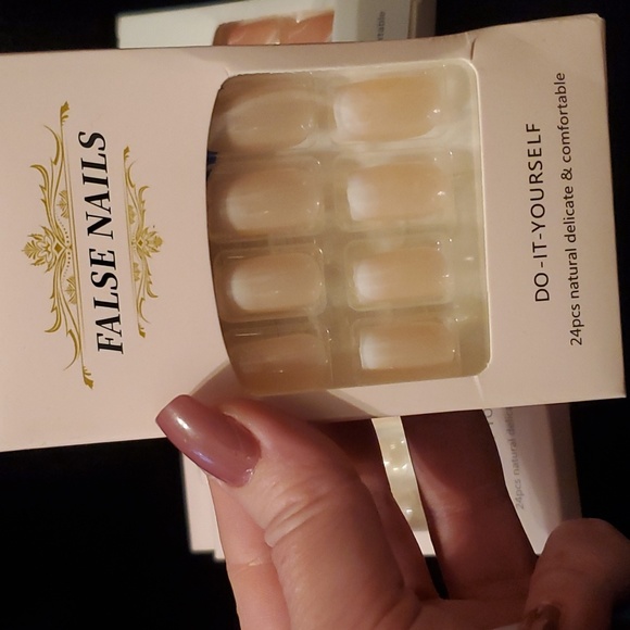 5 Sets of Press on nails - Picture 5 of 6